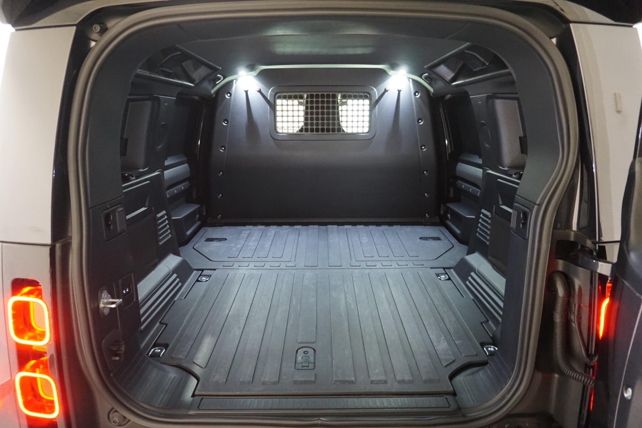 Land Rover Defender 110 3.0 D300 MHEV X-Dynamic HSE Hard Top SUV Auto 4WD MWB Euro 6 (s/s) 5dr